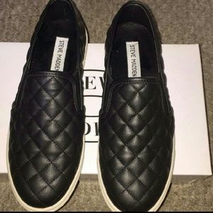 Ecentrcq black quilted slip ons